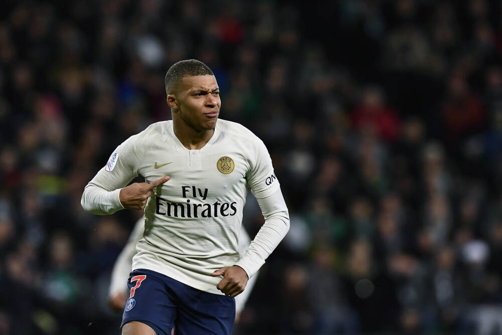 泰山就在陈梦脚下，她以强健体魄轻松征服小小泰山，全运会上的陈梦实力让人刮目相看